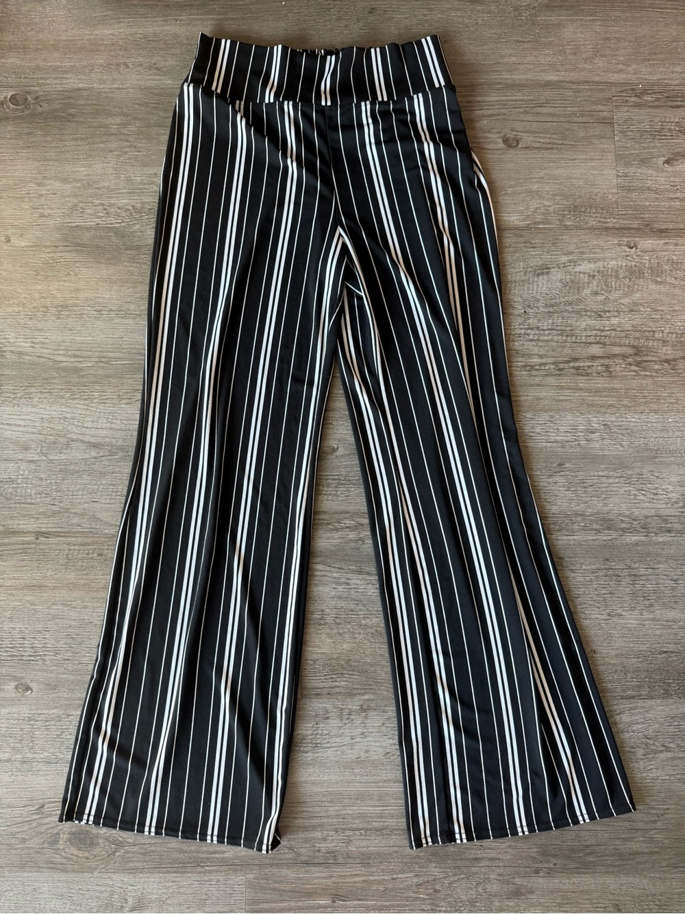 NWOT Women’s Size Small Express Pants Flowy Black & White Striped Casual Outfit!